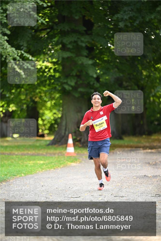 25.08.2024 - 20. Blankeneser Heldenlauf Dr. Thomas Lammeyer http://msf.ph/oto/6805849 25.08.2024 10:07:06 Laufen 6389 meine-sportfotos.de