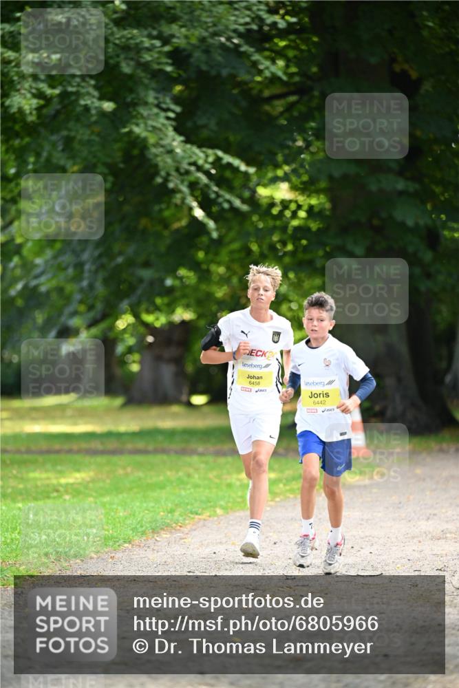 25.08.2024 - 20. Blankeneser Heldenlauf Dr. Thomas Lammeyer http://msf.ph/oto/6805966 25.08.2024 10:08:03 Laufen 6458, 6442, 7 meine-sportfotos.de