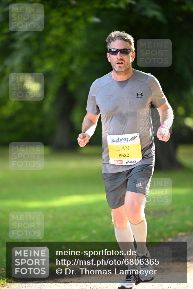 25.08.2024 - 20. Blankeneser Heldenlauf Dr. Thomas Lammeyer http://msf.ph/oto/6806365 25.08.2024 10:12:34 Laufen 6520 meine-sportfotos.de