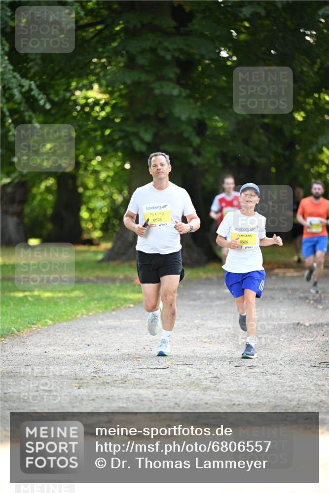 25.08.2024 - 20. Blankeneser Heldenlauf Dr. Thomas Lammeyer http://msf.ph/oto/6806557 25.08.2024 10:13:43 Laufen 6528, 6529 meine-sportfotos.de