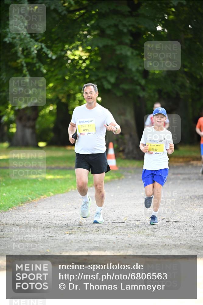 25.08.2024 - 20. Blankeneser Heldenlauf Dr. Thomas Lammeyer http://msf.ph/oto/6806563 25.08.2024 10:13:44 Laufen 6528, 6529 meine-sportfotos.de