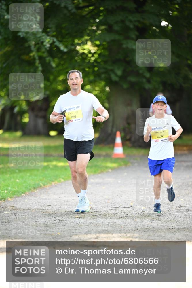 25.08.2024 - 20. Blankeneser Heldenlauf Dr. Thomas Lammeyer http://msf.ph/oto/6806566 25.08.2024 10:13:44 Laufen 6528, 6529 meine-sportfotos.de
