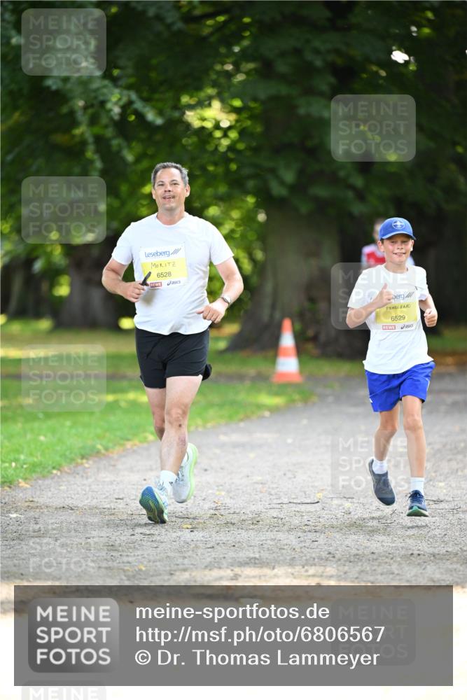 25.08.2024 - 20. Blankeneser Heldenlauf Dr. Thomas Lammeyer http://msf.ph/oto/6806567 25.08.2024 10:13:44 Laufen 6528, 6529 meine-sportfotos.de