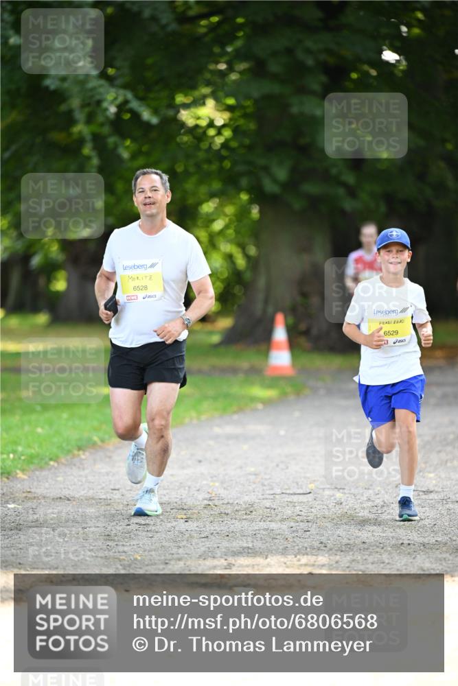 25.08.2024 - 20. Blankeneser Heldenlauf Dr. Thomas Lammeyer http://msf.ph/oto/6806568 25.08.2024 10:13:44 Laufen 6528, 6529 meine-sportfotos.de