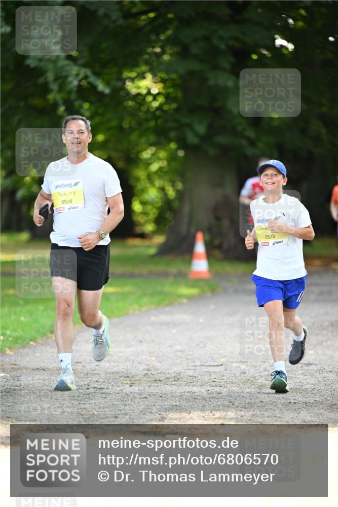 25.08.2024 - 20. Blankeneser Heldenlauf Dr. Thomas Lammeyer http://msf.ph/oto/6806570 25.08.2024 10:13:45 Laufen 6528, 6529 meine-sportfotos.de