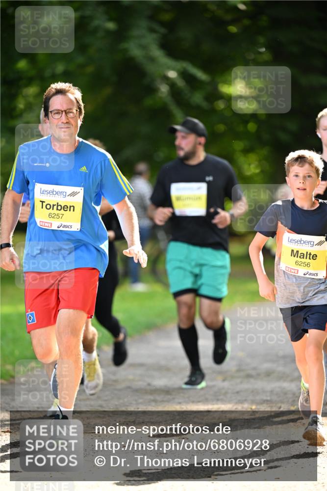 25.08.2024 - 20. Blankeneser Heldenlauf Dr. Thomas Lammeyer http://msf.ph/oto/6806928 25.08.2024 10:15:35 Laufen 6257, 6256 meine-sportfotos.de