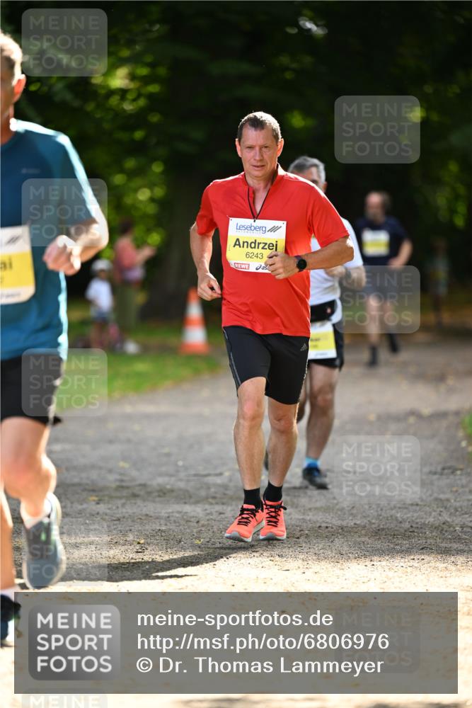 25.08.2024 - 20. Blankeneser Heldenlauf Dr. Thomas Lammeyer http://msf.ph/oto/6806976 25.08.2024 10:15:44 Laufen 6243 meine-sportfotos.de