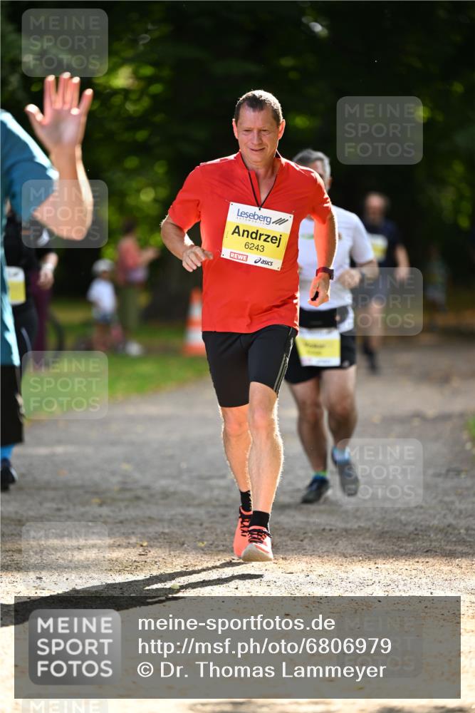 25.08.2024 - 20. Blankeneser Heldenlauf Dr. Thomas Lammeyer http://msf.ph/oto/6806979 25.08.2024 10:15:45 Laufen 6243 meine-sportfotos.de