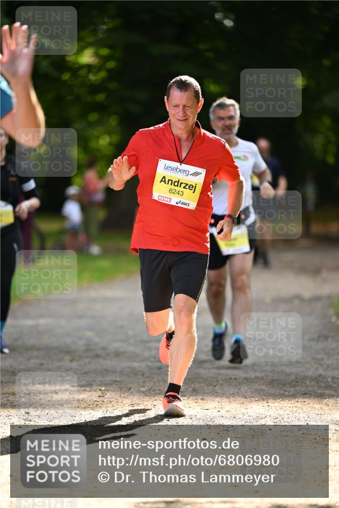 25.08.2024 - 20. Blankeneser Heldenlauf Dr. Thomas Lammeyer http://msf.ph/oto/6806980 25.08.2024 10:15:45 Laufen 6243 meine-sportfotos.de