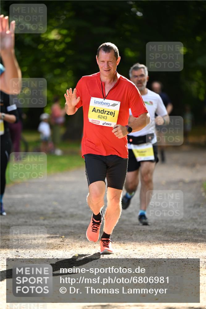 25.08.2024 - 20. Blankeneser Heldenlauf Dr. Thomas Lammeyer http://msf.ph/oto/6806981 25.08.2024 10:15:45 Laufen 6243 meine-sportfotos.de