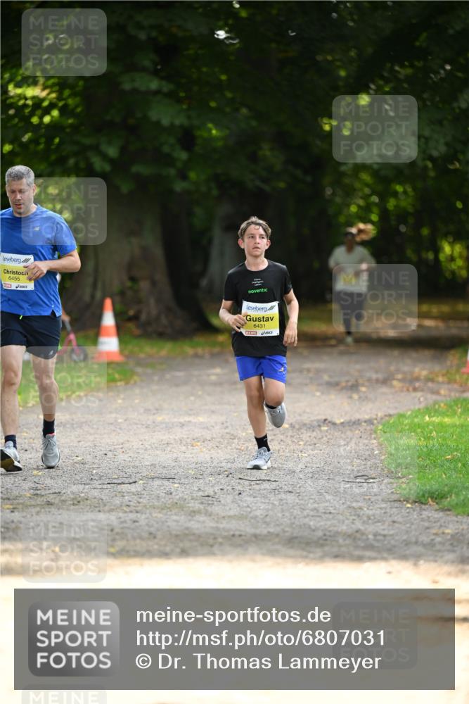 25.08.2024 - 20. Blankeneser Heldenlauf Dr. Thomas Lammeyer http://msf.ph/oto/6807031 25.08.2024 10:15:58 Laufen 6455, 6431 meine-sportfotos.de