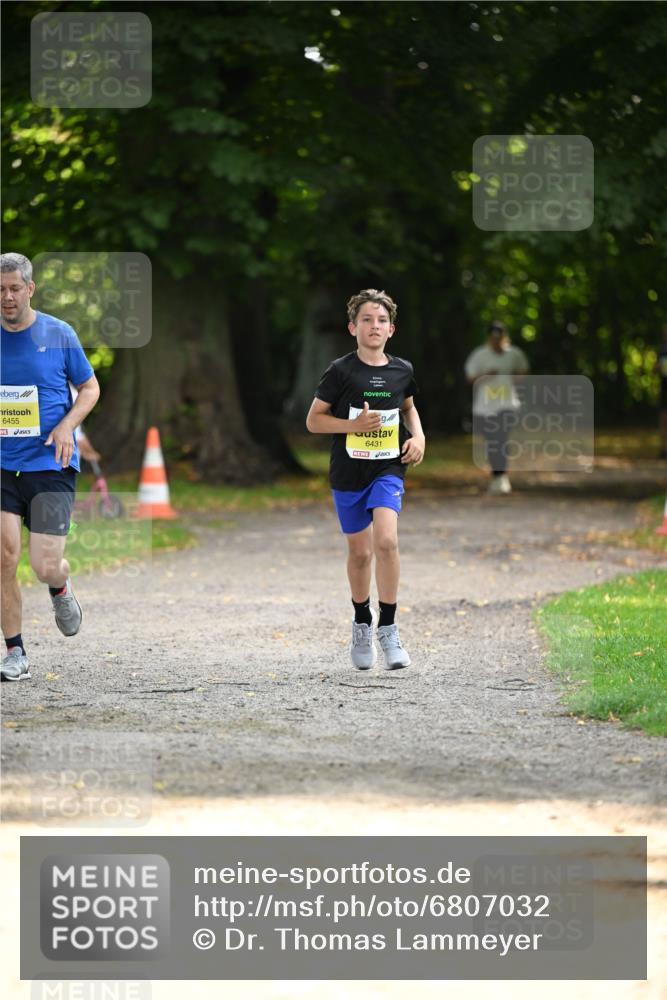 25.08.2024 - 20. Blankeneser Heldenlauf Dr. Thomas Lammeyer http://msf.ph/oto/6807032 25.08.2024 10:15:58 Laufen 6455, 6431 meine-sportfotos.de