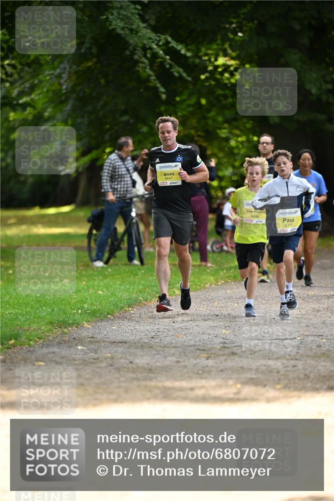 25.08.2024 - 20. Blankeneser Heldenlauf Dr. Thomas Lammeyer http://msf.ph/oto/6807072 25.08.2024 10:16:15 Laufen 6447, 6448, 6307 meine-sportfotos.de