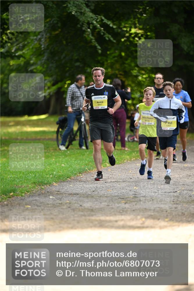 25.08.2024 - 20. Blankeneser Heldenlauf Dr. Thomas Lammeyer http://msf.ph/oto/6807073 25.08.2024 10:16:15 Laufen 6447, 6448, 6307 meine-sportfotos.de