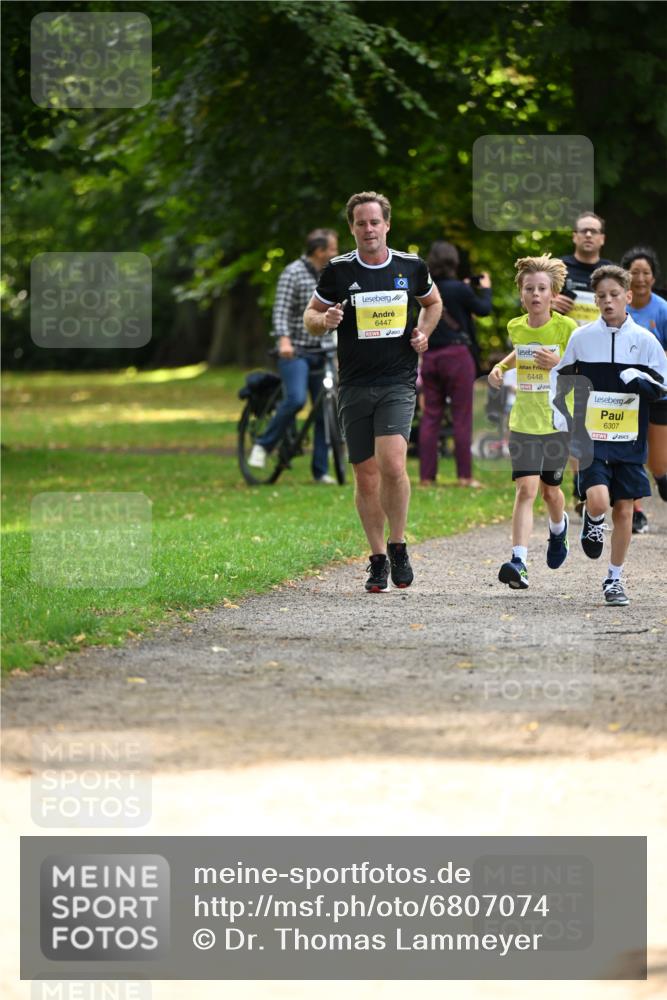 25.08.2024 - 20. Blankeneser Heldenlauf Dr. Thomas Lammeyer http://msf.ph/oto/6807074 25.08.2024 10:16:15 Laufen 6447, 6448, 6307 meine-sportfotos.de