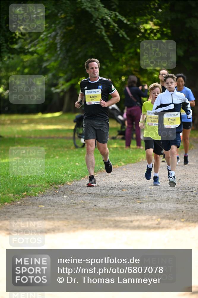 25.08.2024 - 20. Blankeneser Heldenlauf Dr. Thomas Lammeyer http://msf.ph/oto/6807078 25.08.2024 10:16:16 Laufen 6447, 6448, 6307 meine-sportfotos.de