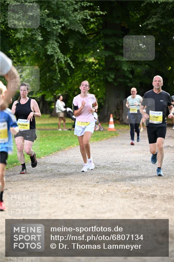 25.08.2024 - 20. Blankeneser Heldenlauf Dr. Thomas Lammeyer http://msf.ph/oto/6807134 25.08.2024 10:16:27 Laufen 6169, 6161, 6184 meine-sportfotos.de