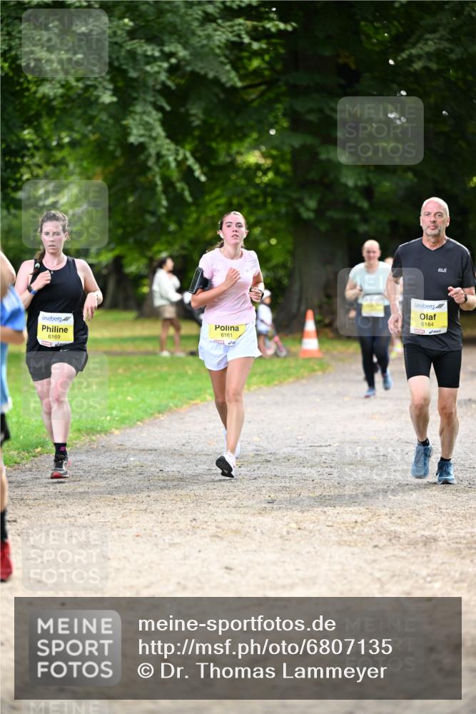 25.08.2024 - 20. Blankeneser Heldenlauf Dr. Thomas Lammeyer http://msf.ph/oto/6807135 25.08.2024 10:16:27 Laufen 6169, 6161, 6184 meine-sportfotos.de