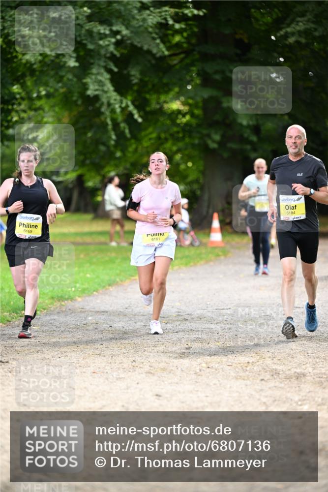 25.08.2024 - 20. Blankeneser Heldenlauf Dr. Thomas Lammeyer http://msf.ph/oto/6807136 25.08.2024 10:16:27 Laufen 6169, 6161, 6184 meine-sportfotos.de