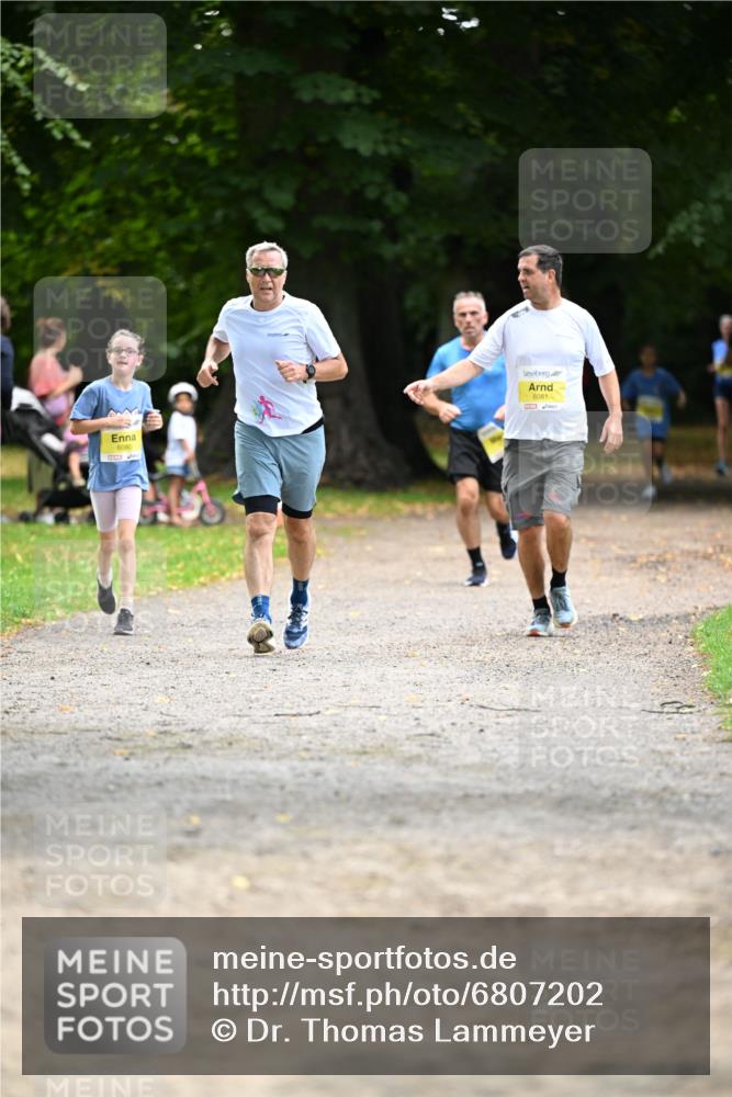 25.08.2024 - 20. Blankeneser Heldenlauf Dr. Thomas Lammeyer http://msf.ph/oto/6807202 25.08.2024 10:16:51 Laufen 6080, 6081 meine-sportfotos.de
