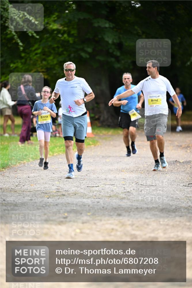 25.08.2024 - 20. Blankeneser Heldenlauf Dr. Thomas Lammeyer http://msf.ph/oto/6807208 25.08.2024 10:16:52 Laufen 6080, 6081 meine-sportfotos.de