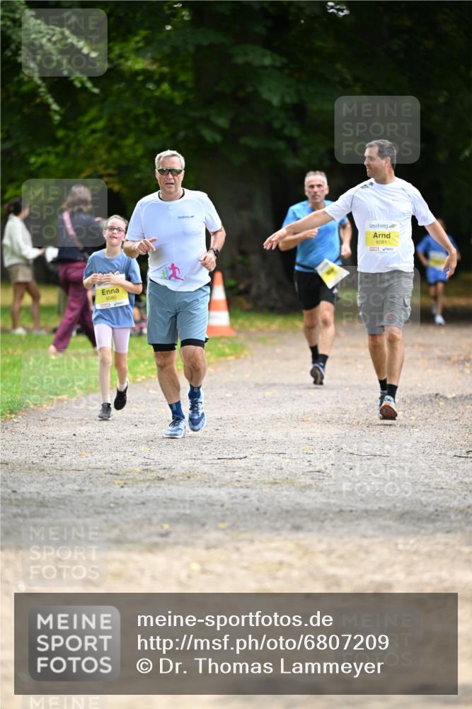 25.08.2024 - 20. Blankeneser Heldenlauf Dr. Thomas Lammeyer http://msf.ph/oto/6807209 25.08.2024 10:16:52 Laufen 6080, 6081 meine-sportfotos.de