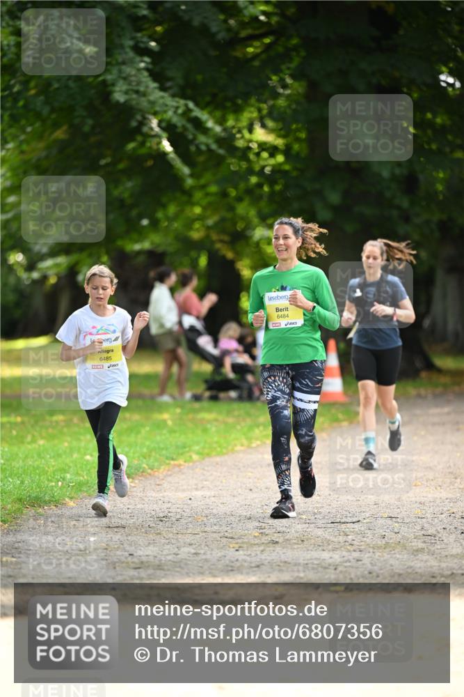 25.08.2024 - 20. Blankeneser Heldenlauf Dr. Thomas Lammeyer http://msf.ph/oto/6807356 25.08.2024 10:17:25 Laufen 6485, 6484 meine-sportfotos.de