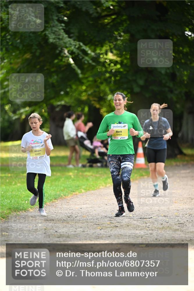 25.08.2024 - 20. Blankeneser Heldenlauf Dr. Thomas Lammeyer http://msf.ph/oto/6807357 25.08.2024 10:17:25 Laufen 6485, 6484 meine-sportfotos.de