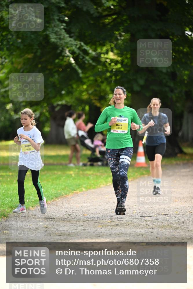 25.08.2024 - 20. Blankeneser Heldenlauf Dr. Thomas Lammeyer http://msf.ph/oto/6807358 25.08.2024 10:17:26 Laufen 6485, 6484 meine-sportfotos.de
