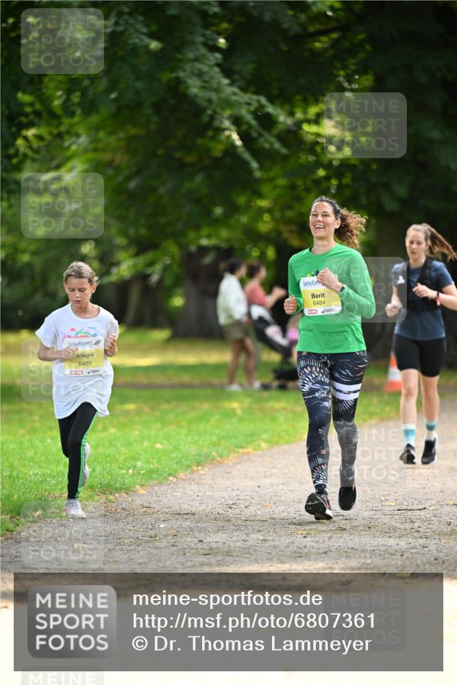 25.08.2024 - 20. Blankeneser Heldenlauf Dr. Thomas Lammeyer http://msf.ph/oto/6807361 25.08.2024 10:17:26 Laufen 6485, 6484 meine-sportfotos.de