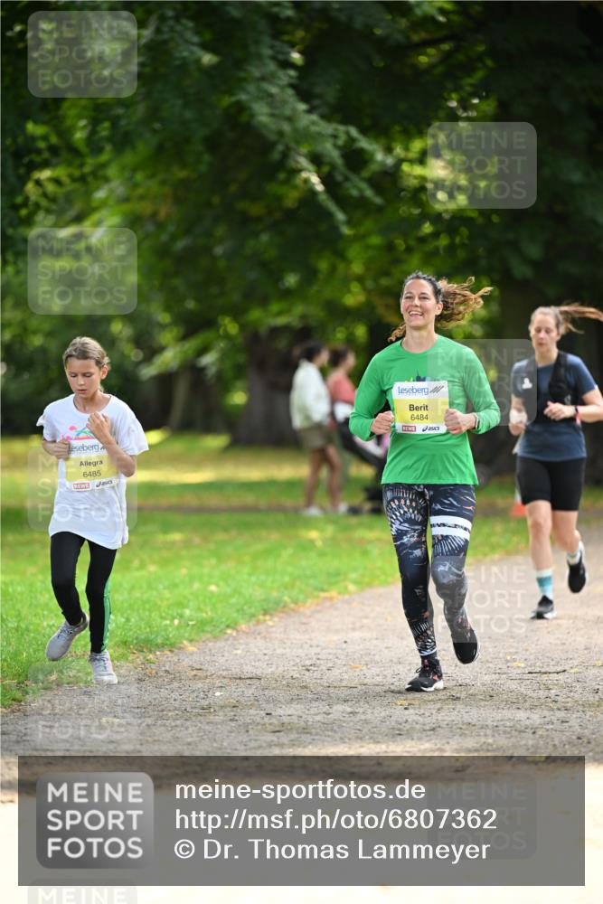 25.08.2024 - 20. Blankeneser Heldenlauf Dr. Thomas Lammeyer http://msf.ph/oto/6807362 25.08.2024 10:17:26 Laufen 6485, 6484 meine-sportfotos.de