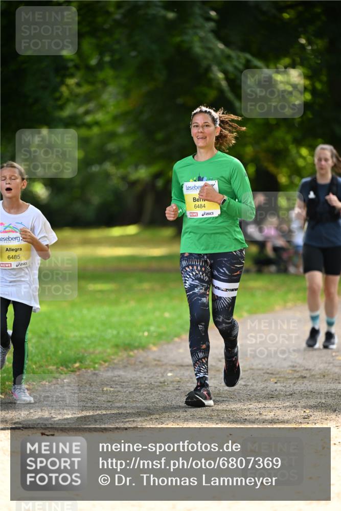 25.08.2024 - 20. Blankeneser Heldenlauf Dr. Thomas Lammeyer http://msf.ph/oto/6807369 25.08.2024 10:17:27 Laufen 6485, 6484 meine-sportfotos.de