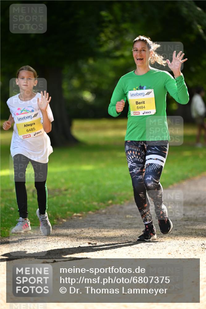 25.08.2024 - 20. Blankeneser Heldenlauf Dr. Thomas Lammeyer http://msf.ph/oto/6807375 25.08.2024 10:17:28 Laufen 6485, 6484 meine-sportfotos.de
