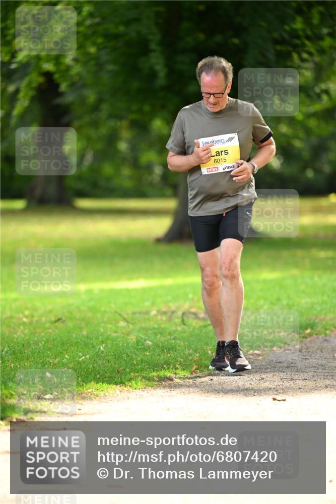 25.08.2024 - 20. Blankeneser Heldenlauf Dr. Thomas Lammeyer http://msf.ph/oto/6807420 25.08.2024 10:17:42 Laufen 6015 meine-sportfotos.de