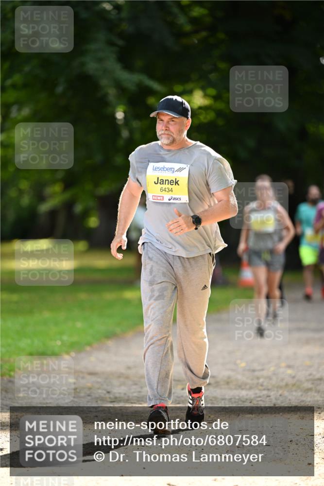25.08.2024 - 20. Blankeneser Heldenlauf Dr. Thomas Lammeyer http://msf.ph/oto/6807584 25.08.2024 10:18:17 Laufen 6434 meine-sportfotos.de