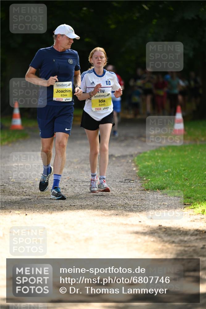 25.08.2024 - 20. Blankeneser Heldenlauf Dr. Thomas Lammeyer http://msf.ph/oto/6807746 25.08.2024 10:18:52 Laufen 6344, 6345 meine-sportfotos.de