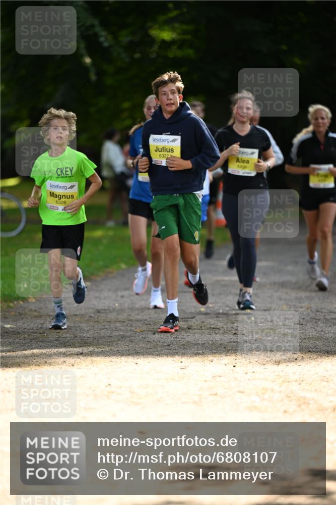 25.08.2024 - 20. Blankeneser Heldenlauf Dr. Thomas Lammeyer http://msf.ph/oto/6808107 25.08.2024 10:20:05 Laufen 2019, 6328, 6327 meine-sportfotos.de