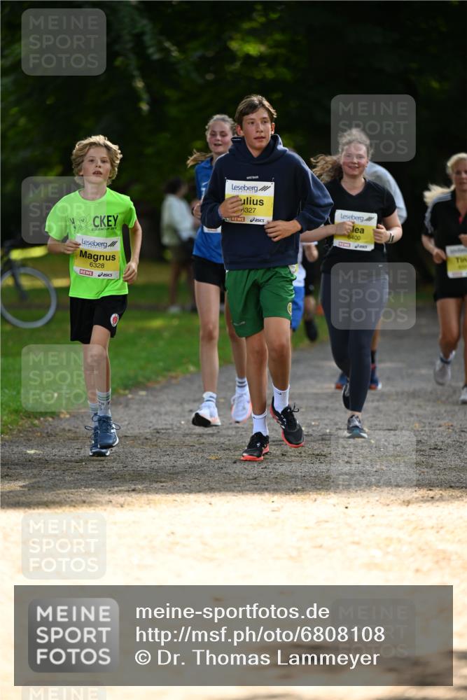 25.08.2024 - 20. Blankeneser Heldenlauf Dr. Thomas Lammeyer http://msf.ph/oto/6808108 25.08.2024 10:20:05 Laufen 2019, 6328, 6327, 6400 meine-sportfotos.de