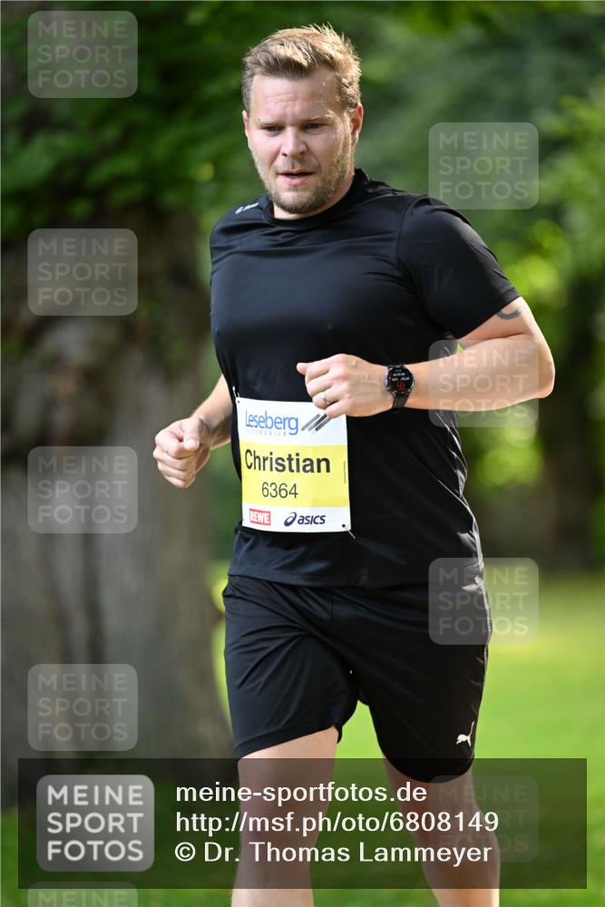 25.08.2024 - 20. Blankeneser Heldenlauf Dr. Thomas Lammeyer http://msf.ph/oto/6808149 25.08.2024 10:20:15 Laufen 6364 meine-sportfotos.de
