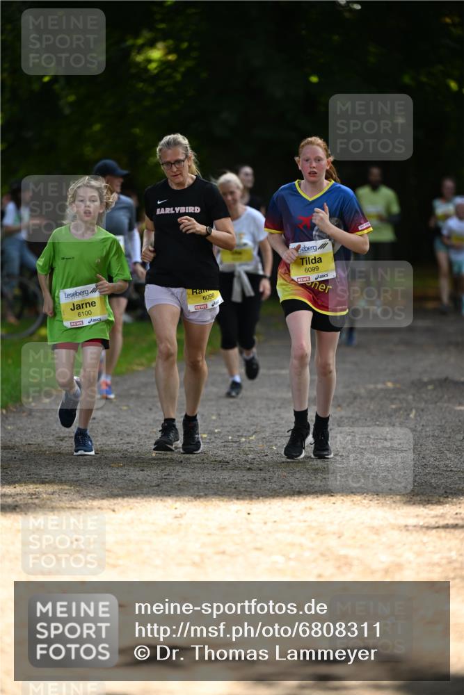 25.08.2024 - 20. Blankeneser Heldenlauf Dr. Thomas Lammeyer http://msf.ph/oto/6808311 25.08.2024 10:20:57 Laufen 6100, 6098, 6099 meine-sportfotos.de