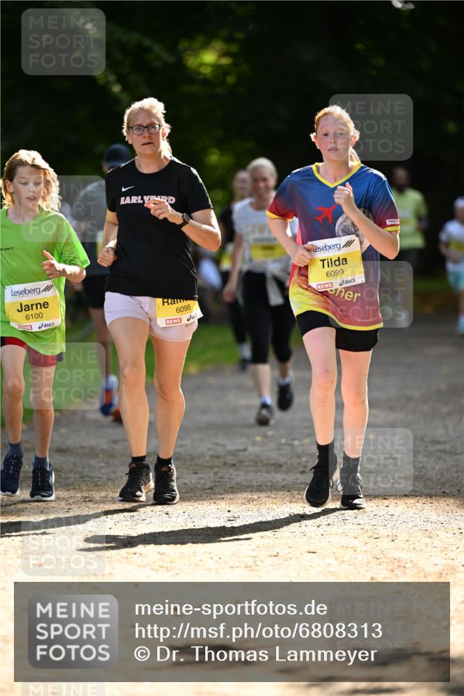 25.08.2024 - 20. Blankeneser Heldenlauf Dr. Thomas Lammeyer http://msf.ph/oto/6808313 25.08.2024 10:20:59 Laufen 6100, 6099, 6098 meine-sportfotos.de