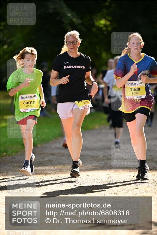 25.08.2024 - 20. Blankeneser Heldenlauf Dr. Thomas Lammeyer http://msf.ph/oto/6808316 25.08.2024 10:20:59 Laufen 6100, 6098, 6099 meine-sportfotos.de