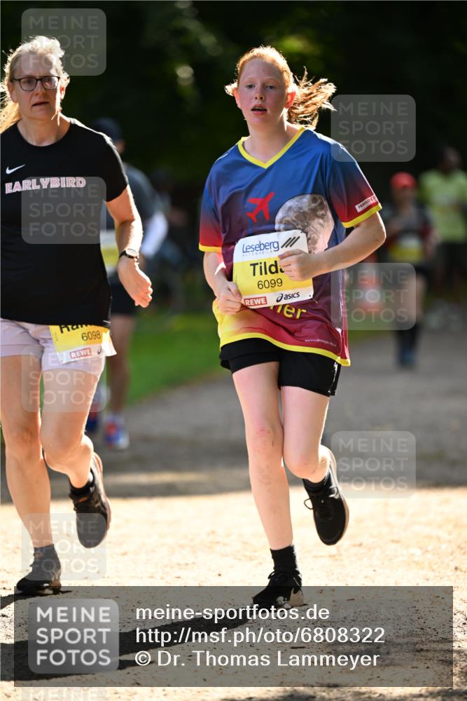 25.08.2024 - 20. Blankeneser Heldenlauf Dr. Thomas Lammeyer http://msf.ph/oto/6808322 25.08.2024 10:21:01 Laufen 6098, 6099 meine-sportfotos.de