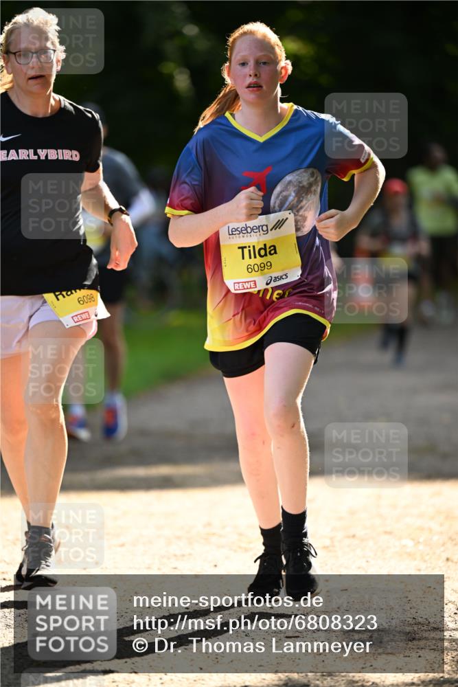 25.08.2024 - 20. Blankeneser Heldenlauf Dr. Thomas Lammeyer http://msf.ph/oto/6808323 25.08.2024 10:21:01 Laufen 6098, 6099, 1955 meine-sportfotos.de