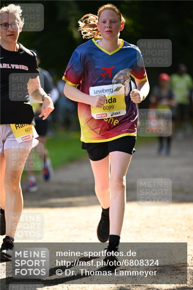 25.08.2024 - 20. Blankeneser Heldenlauf Dr. Thomas Lammeyer http://msf.ph/oto/6808324 25.08.2024 10:21:01 Laufen 6098, 6099 meine-sportfotos.de