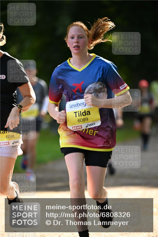 25.08.2024 - 20. Blankeneser Heldenlauf Dr. Thomas Lammeyer http://msf.ph/oto/6808326 25.08.2024 10:21:01 Laufen 6098, 6099, 995 meine-sportfotos.de