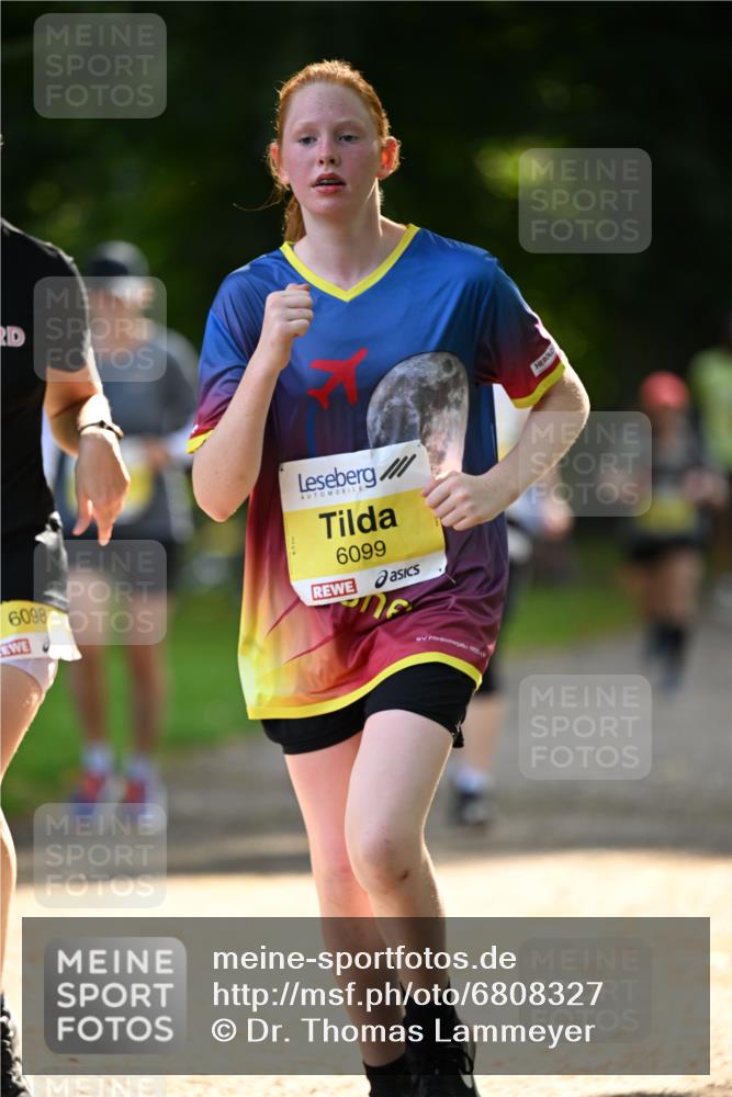 25.08.2024 - 20. Blankeneser Heldenlauf Dr. Thomas Lammeyer http://msf.ph/oto/6808327 25.08.2024 10:21:01 Laufen 6098, 6099 meine-sportfotos.de