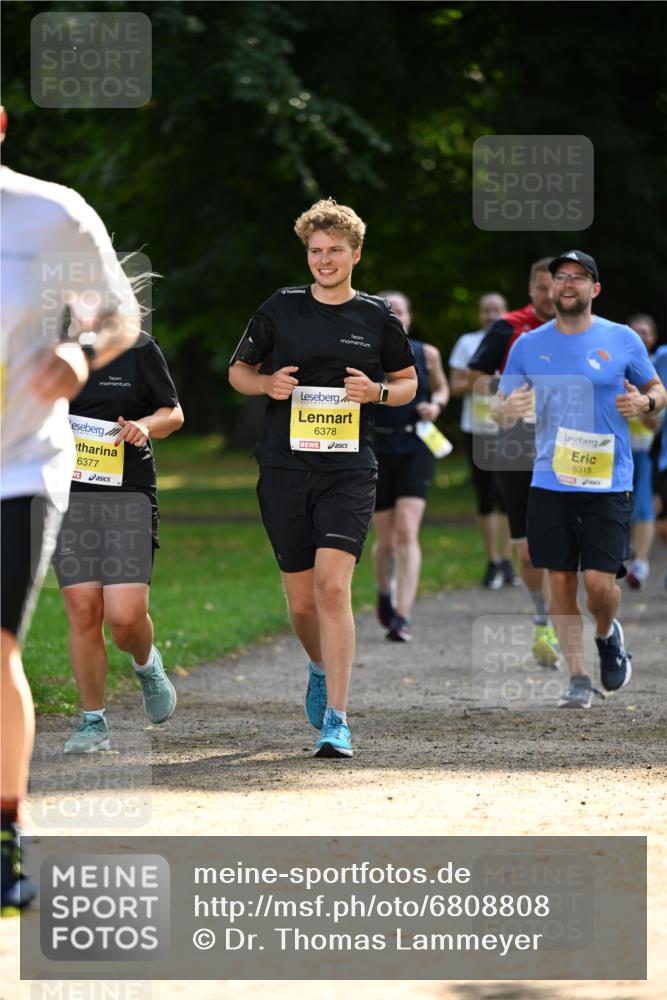 25.08.2024 - 20. Blankeneser Heldenlauf Dr. Thomas Lammeyer http://msf.ph/oto/6808808 25.08.2024 10:23:17 Laufen 6378, 6377, 6315 meine-sportfotos.de