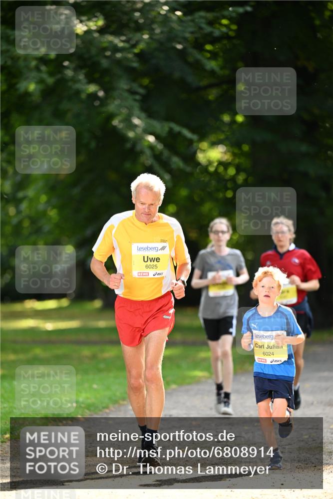 25.08.2024 - 20. Blankeneser Heldenlauf Dr. Thomas Lammeyer http://msf.ph/oto/6808914 25.08.2024 10:23:50 Laufen 6025, 6024 meine-sportfotos.de