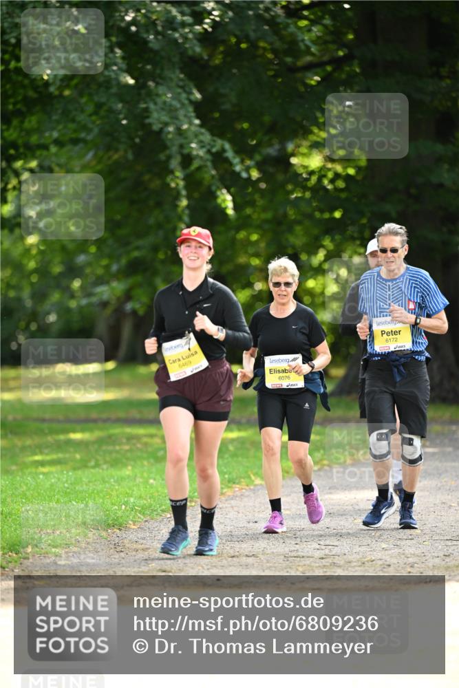 25.08.2024 - 20. Blankeneser Heldenlauf Dr. Thomas Lammeyer http://msf.ph/oto/6809236 25.08.2024 10:25:05 Laufen 6469, 6076, 6172 meine-sportfotos.de